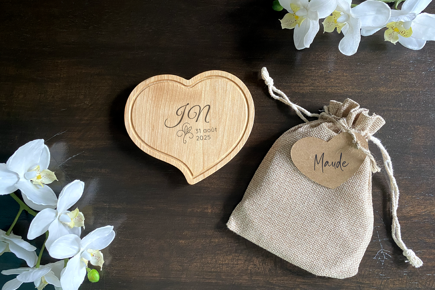 Ensemble sous-verres en forme de cœur pour spiritueux en bois massif, personnalisable – idéal pour mariage ou Saint-Valentin – fait à la main au Québec – Shop Boréale / Heart-shaped solid wood spirits coaster set, customizable – perfect for weddings or Valentine’s Day – handmade in Quebec – Shop Boréale