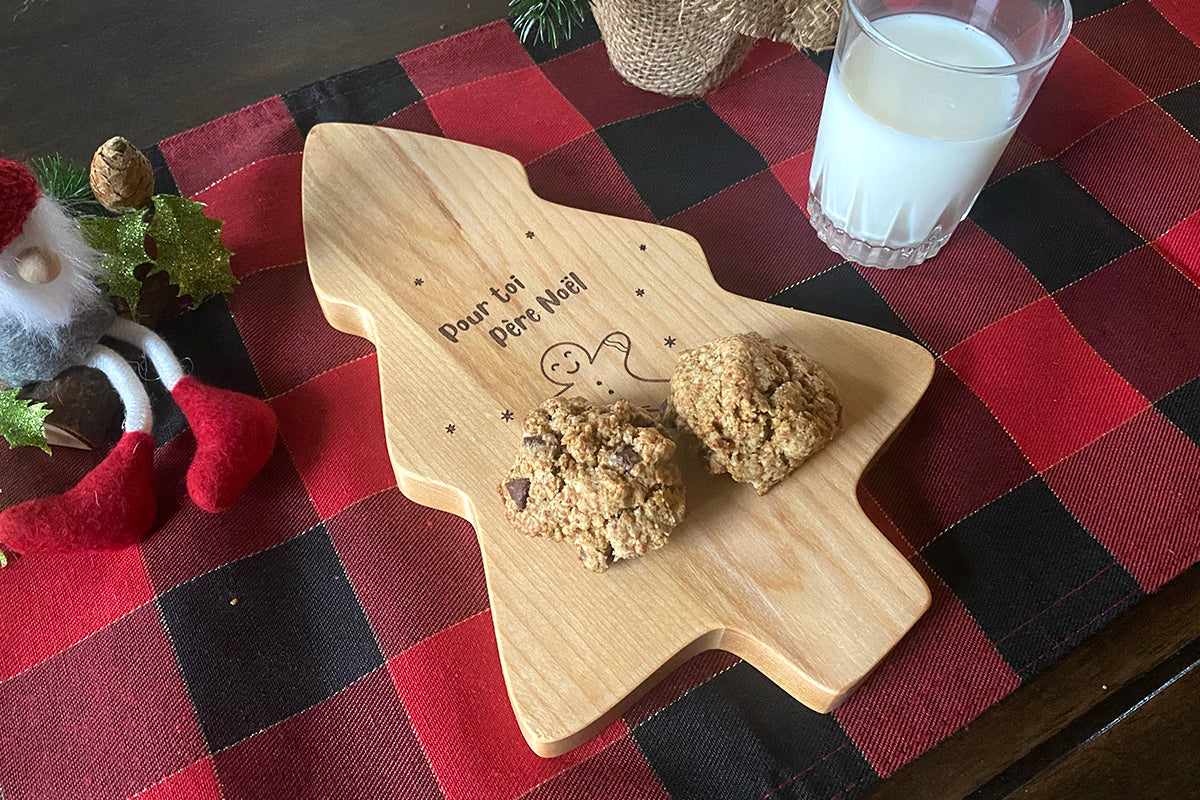 Plateau couronne 3 en 1 en bois massif, personnalisable – idéal pour présenter apéro, fromages ou desserts, cadeau gourmet unique – fait à la main au Québec – Shop Boréale / 3-in-1 crown-shaped solid wood serving tray, customizable – perfect for appetizers, cheese or desserts, a unique gourmet gift – handmade in Quebec – Shop Boréale