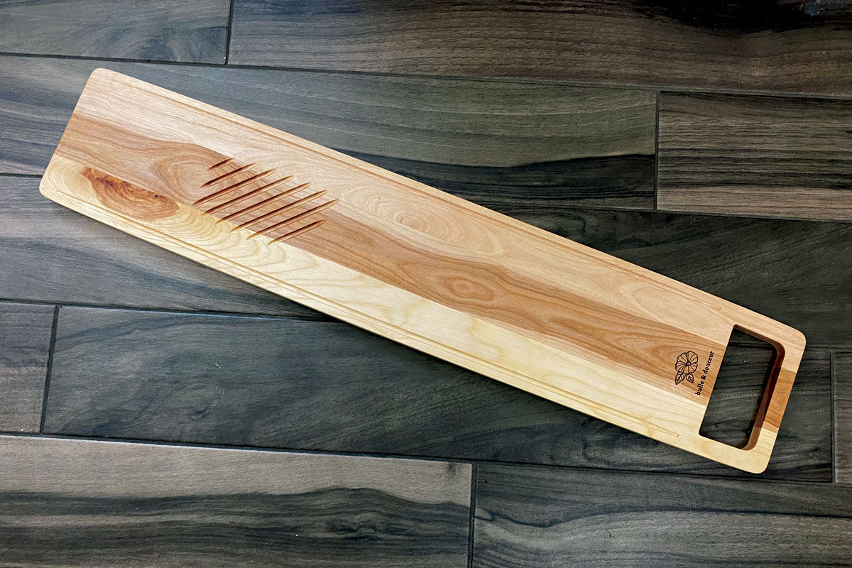 Plateau de bain en bois massif parfait pour détente, spa maison et cadeau St-Valentin pour son amoureuse – fait à la main au Québec – Shop Boréale / Solid wood bath tray, perfect for relaxation, home spa and Valentine’s gift for a loved one – handmade in Quebec – Shop Boréale