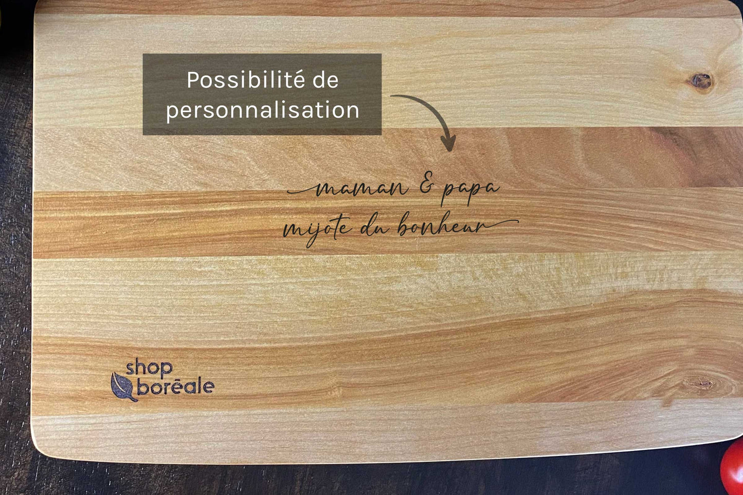 Planche à découper en bois massif artisanale et personnalisable, robuste et idéale pour viande, légumes et cuisine quotidienne – faite à la main au Québec – Shop Boréale / Handcrafted solid wood customizable cutting board, durable and perfect for meat, vegetables and daily cooking – handmade in Quebec – Shop Boréale