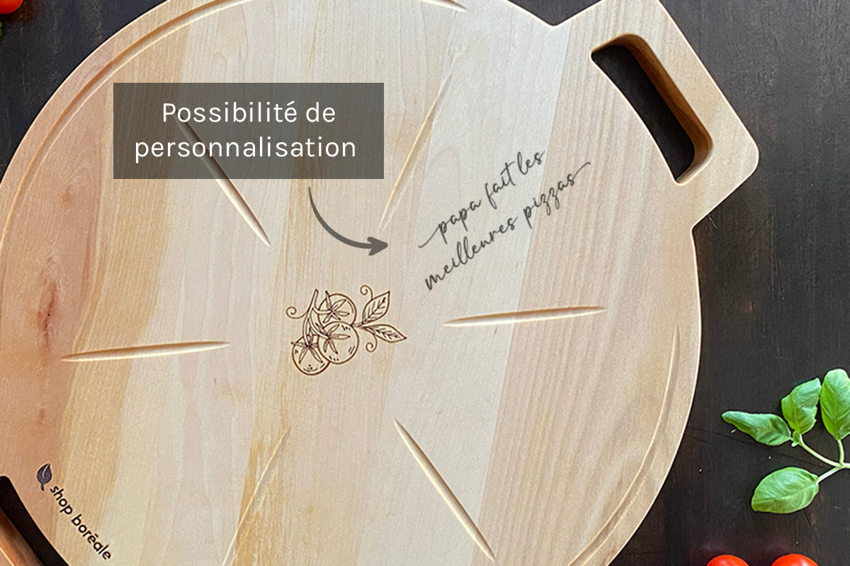 Planche à pizza en bois massif, élégante et personnalisable – idéale pour servir ou couper vos pizzas maison – fait à la main au Québec – Shop Boréale / Elegant customizable solid wood pizza board – perfect for serving or slicing homemade pizzas – handmade in Quebec – Shop Boréale