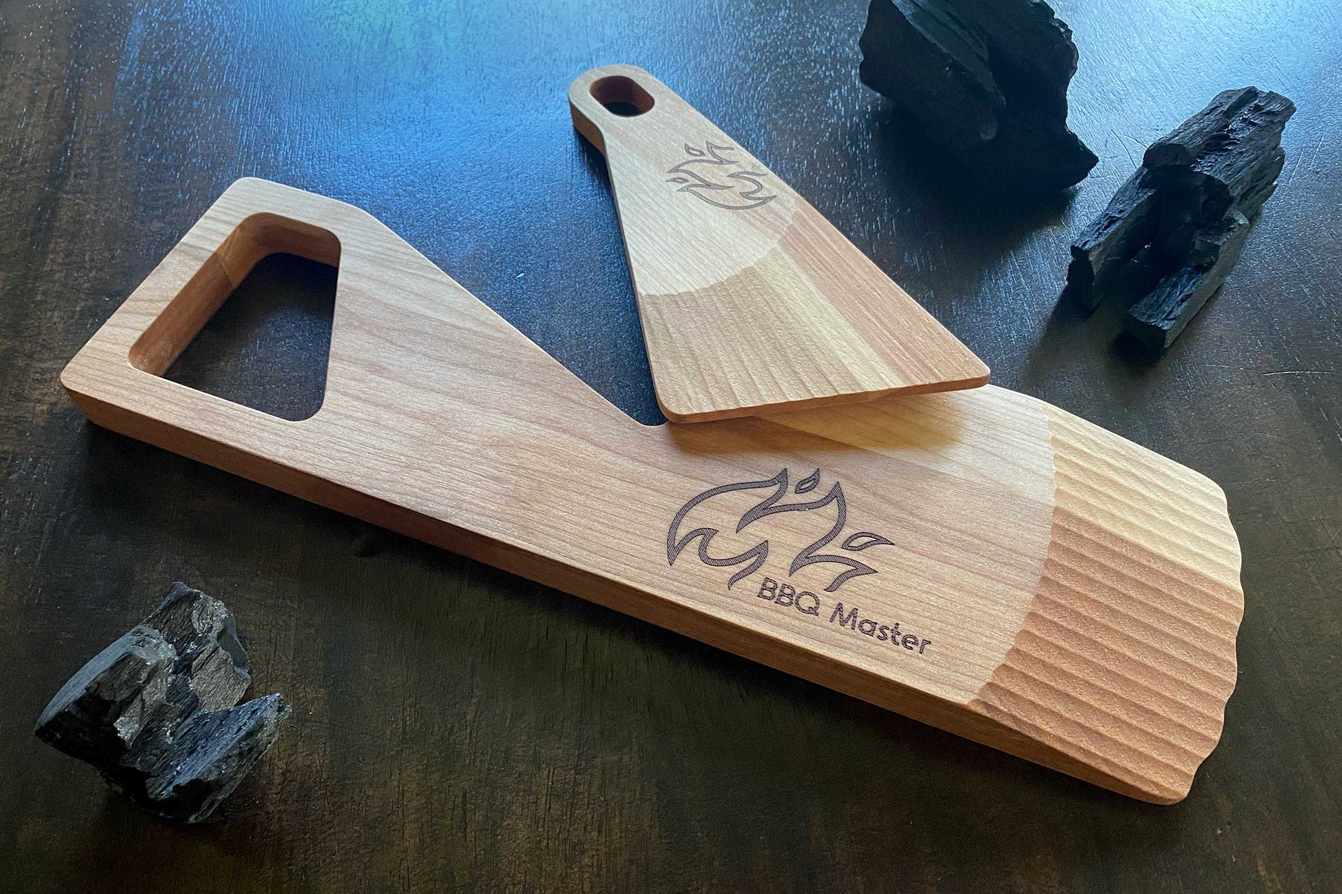 Grattoir à BBQ Le Duo en bois massif – fait à la main au Québec – Shop Boréale / BBQ wood scraper Le Duo in solid wood – handmade in Quebec – Shop Boréale