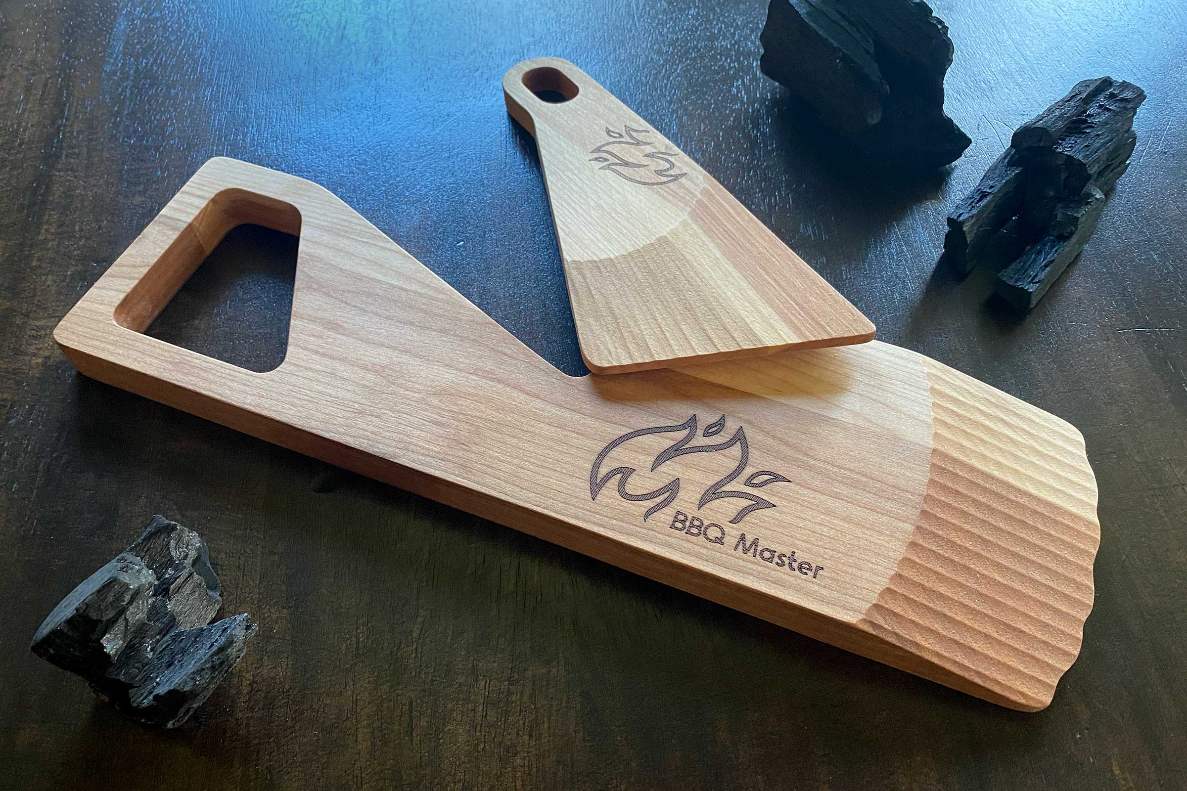 Grattoir à BBQ Le Duo en bois massif – fait à la main au Québec – Shop Boréale / BBQ wood scraper Le Duo in solid wood – handmade in Quebec – Shop Boréale