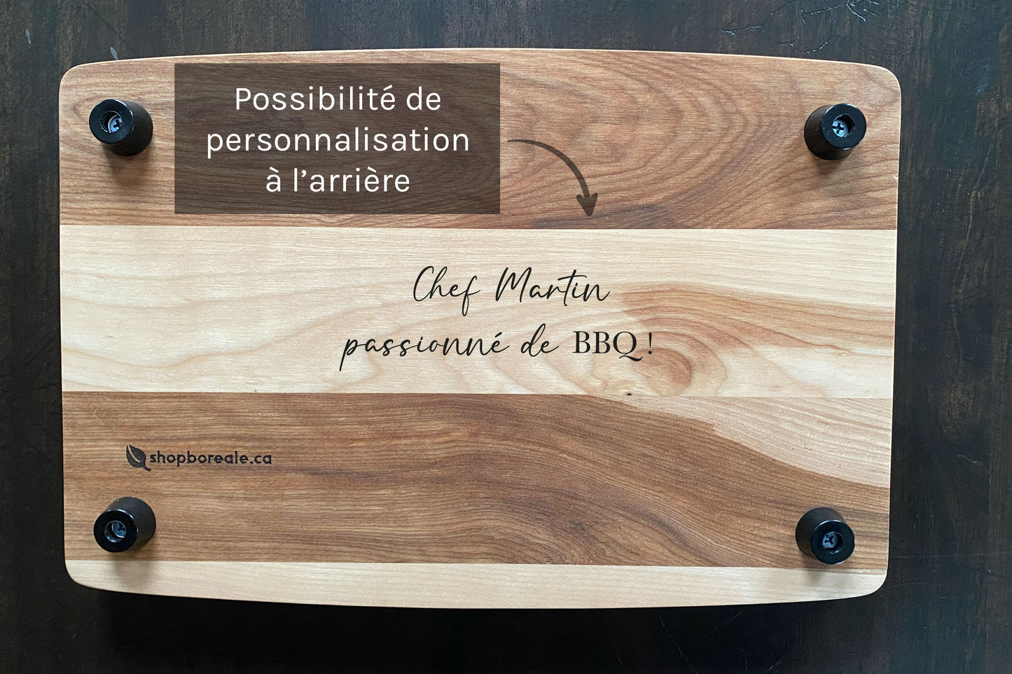 Planche à découper en bois massif personnalisable, avec rainures profondes et réservoir à jus – idéale pour viande, BBQ, rôtis et steaks – faite à la main au Québec – Shop Boréale / Customizable solid wood carving board with deep grooves and juice well – perfect for meat, BBQ, roasts and steaks – handmade in Quebec – Shop Boréale