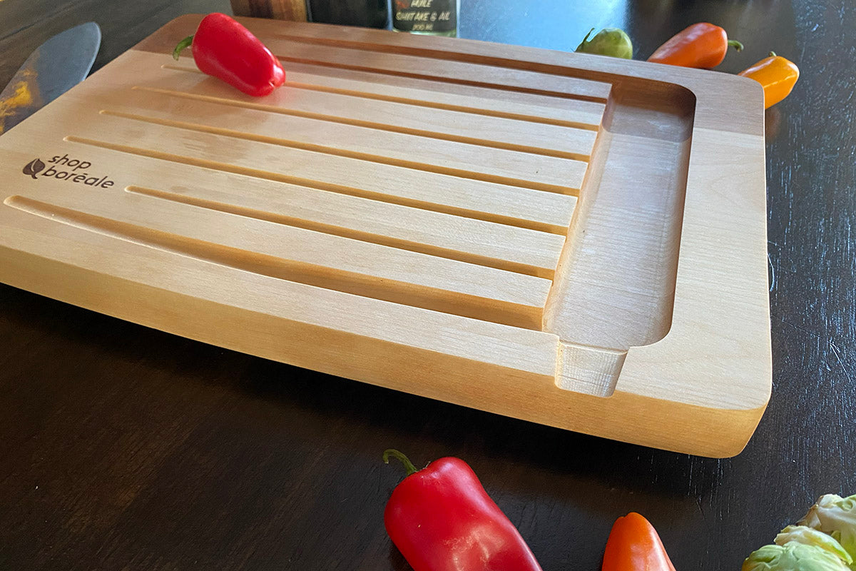 Planche à découper avec rainures et réservoir à jus - La Master BBQ