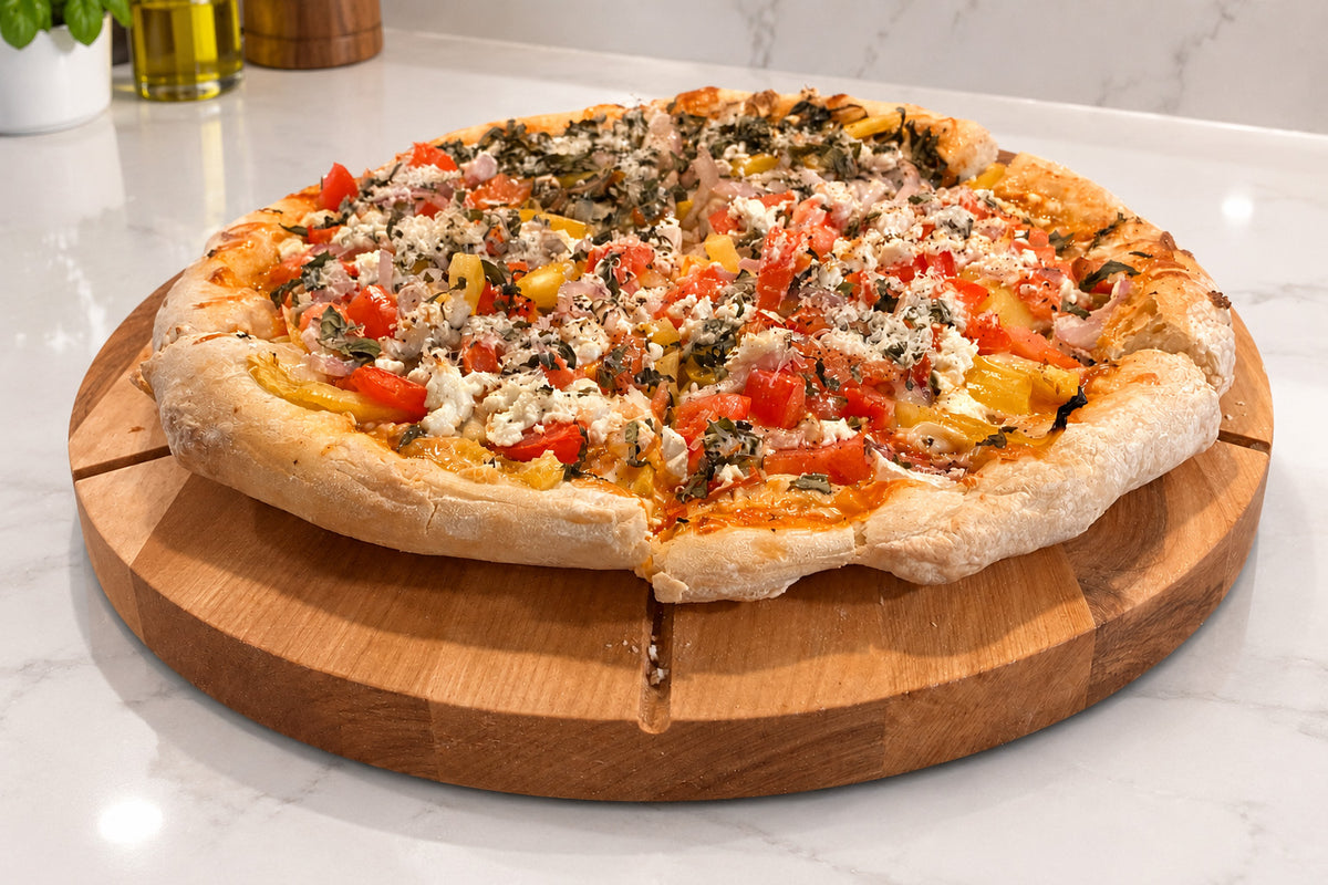 Planche à pizza en bois massif, élégante et personnalisable – idéale pour servir ou couper vos pizzas maison – fait à la main au Québec – Shop Boréale / Elegant customizable solid wood pizza board – perfect for serving or slicing homemade pizzas – handmade in Quebec – Shop Boréale